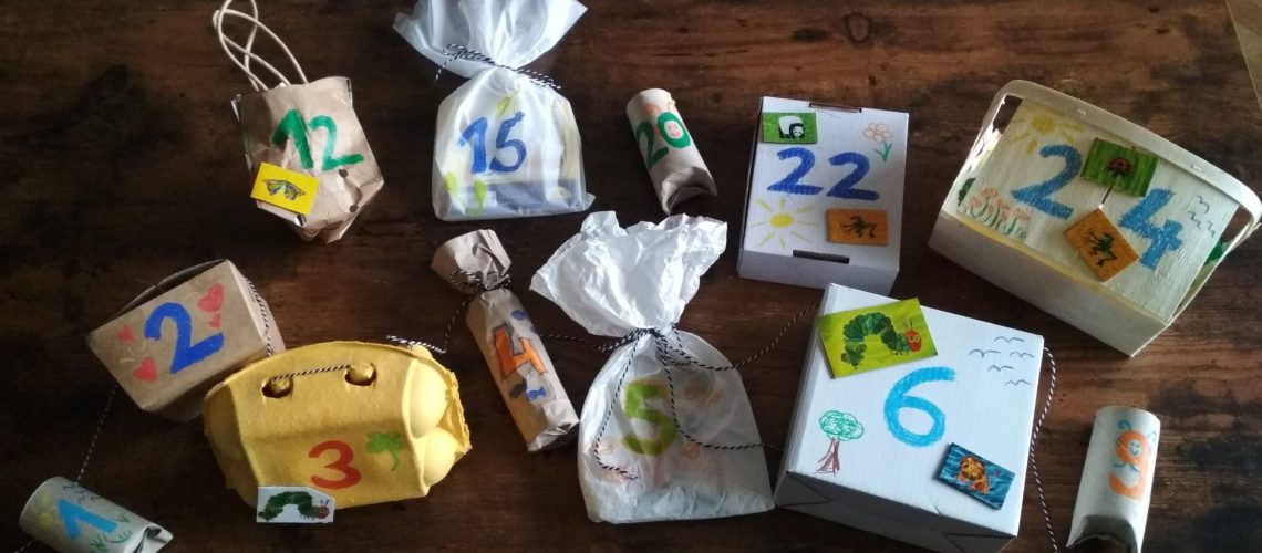 Adventskalender aus Verpackungen: Eierkartons, Brotzeittüten, Briefumschläge, Gemüsekistchen ...